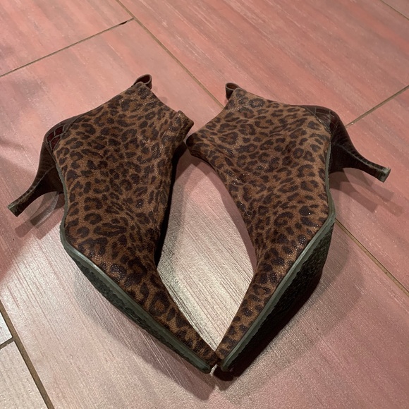 Donald J Pliner leopard print ankle boots - Picture 5 of 8